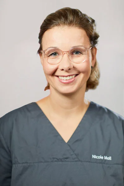 Nicole Moll | Zahnmedizin Plus